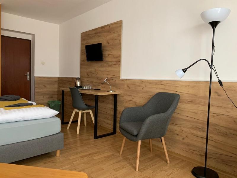 Double Room with Balcony image 4