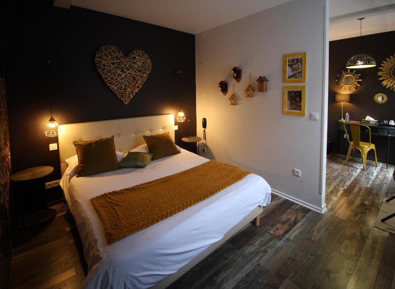 Double Room image 3