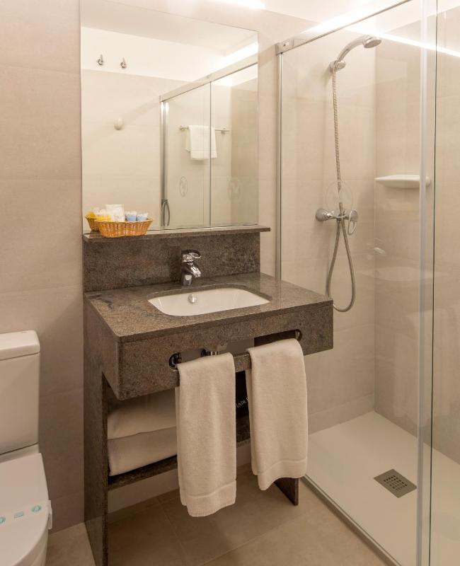 Single Room with Free Parking image 4