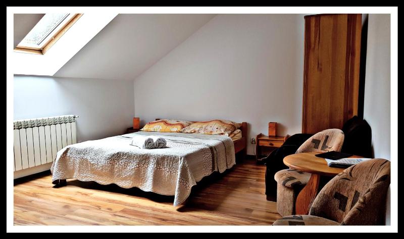 Double Room image 3