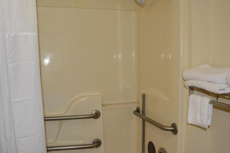 Queen Room with Two Queen Beds - Mobility Access/Non-Smoking image 1