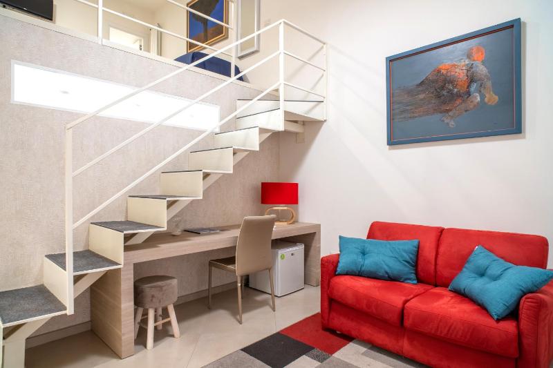 Superior King Room image 3