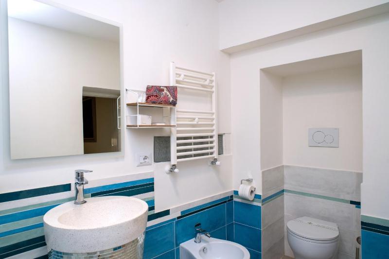 Superior King Room image 4