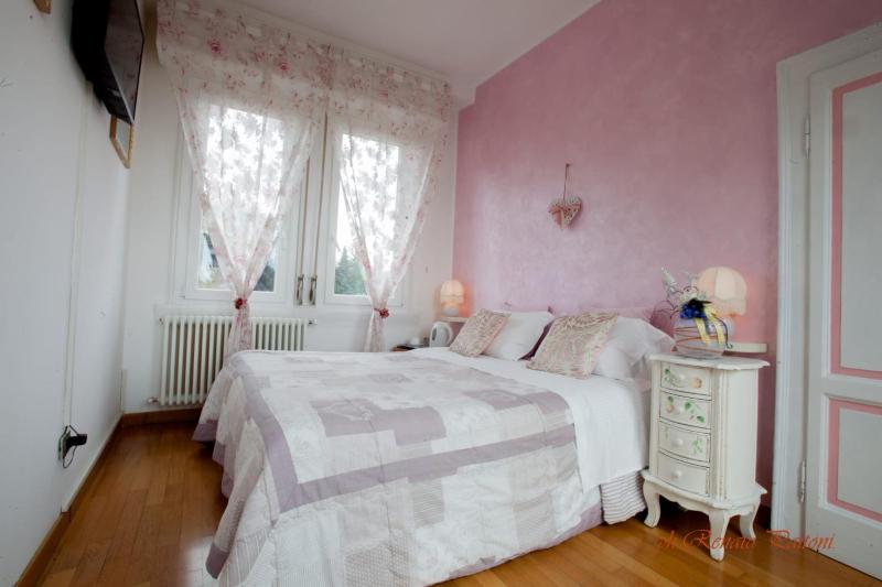 Double Room with Balcony image 3