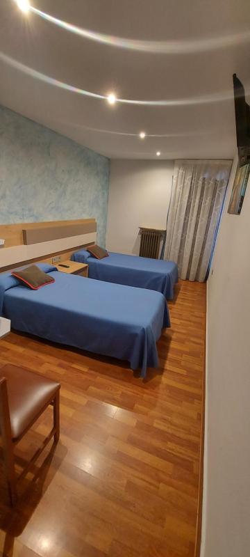 Double Room image 4
