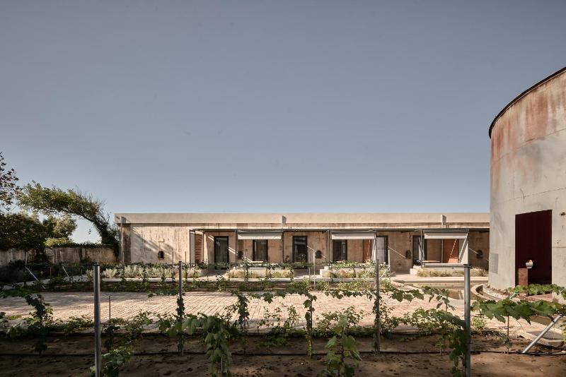Courtyard WineTank Suite image 3