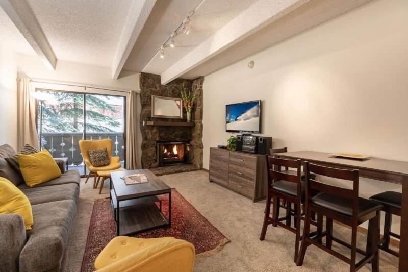 Vail Village condo walking distance to Gondola - image 1