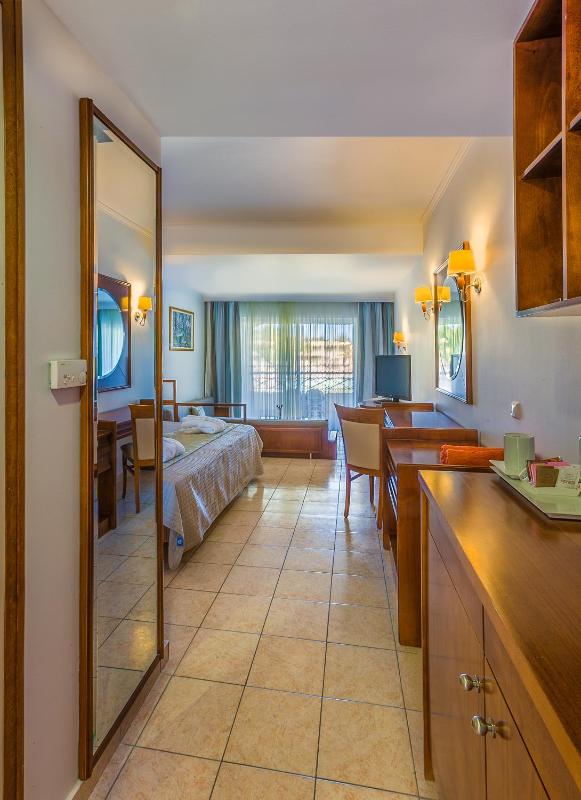 Junior Suite (2 Adults + 2 Children) image 2