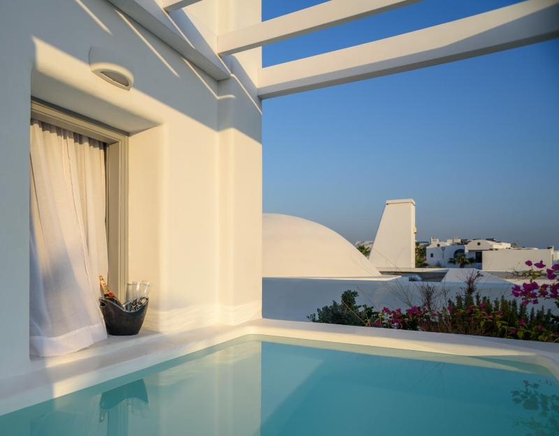 King Suite with Outdoor Jetted Tub - Split Level image 3