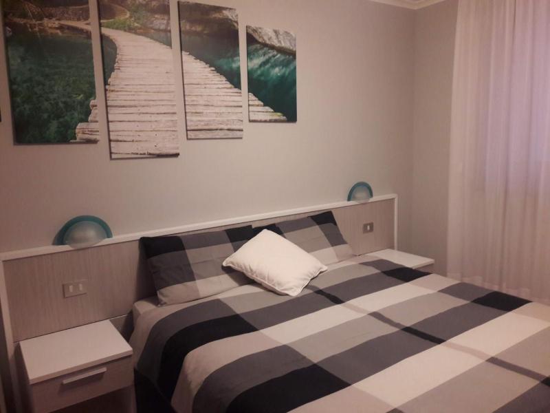 Double Room with Balcony image 3