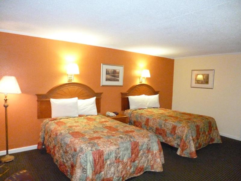 Deluxe Family Room image 3