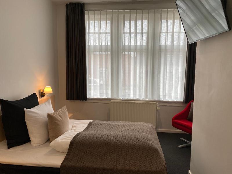 Single Room image 1