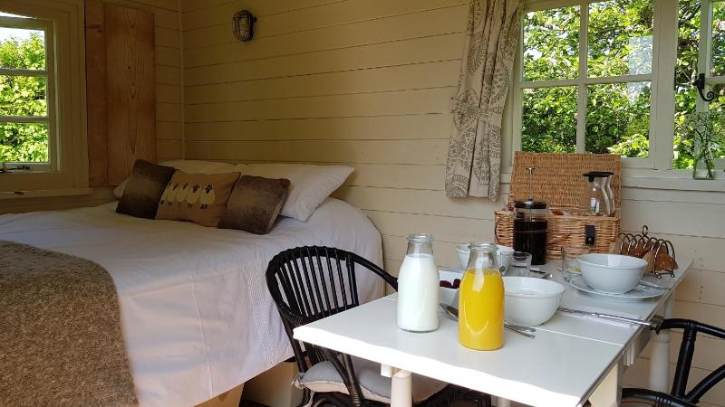  Shepherd's Hut (see room photos) image 4