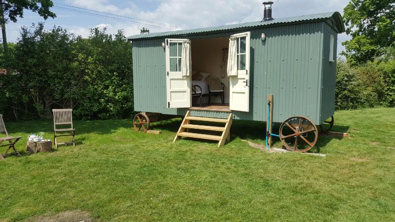  Shepherd's Hut (see room photos) image 1