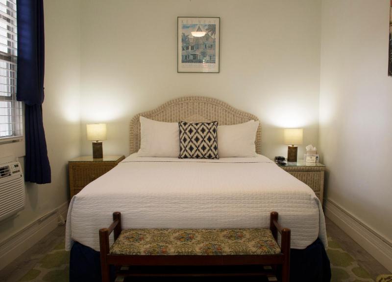 Queen Room image 1