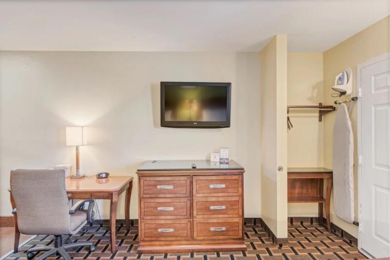 King Room - Non-Smoking image 3