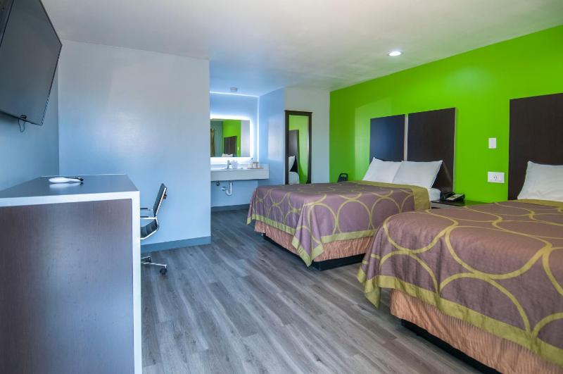 Double Room image 2