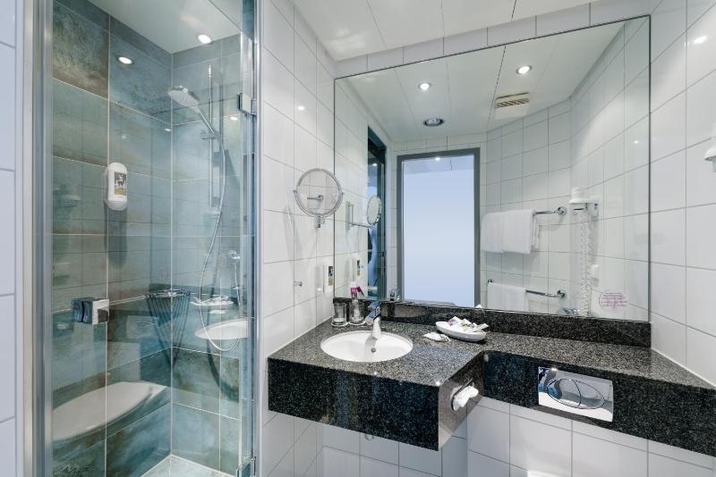 Standard Twin Room image 2