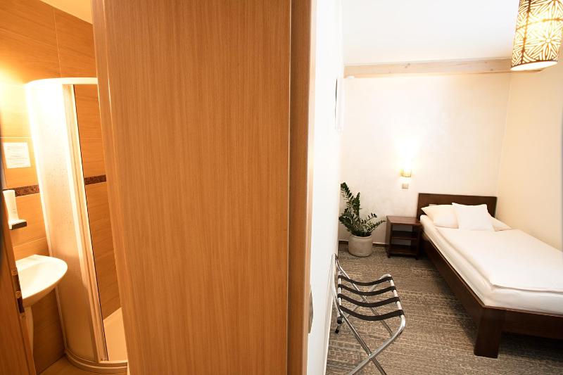 Business Single Room image 4