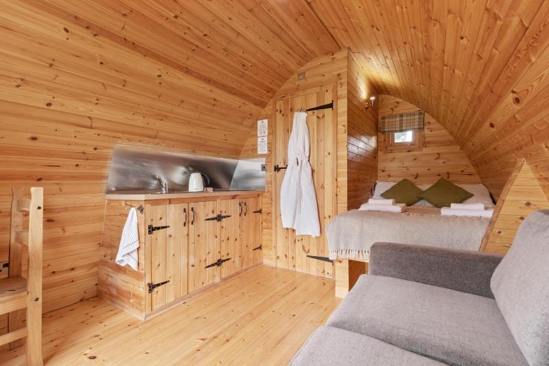 Double Room with Hot Tub image 2