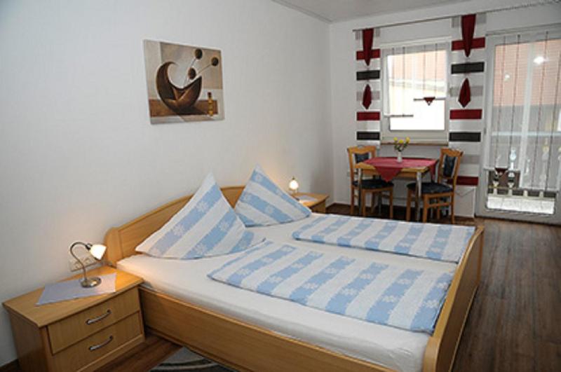 Double Room with Balcony image 3