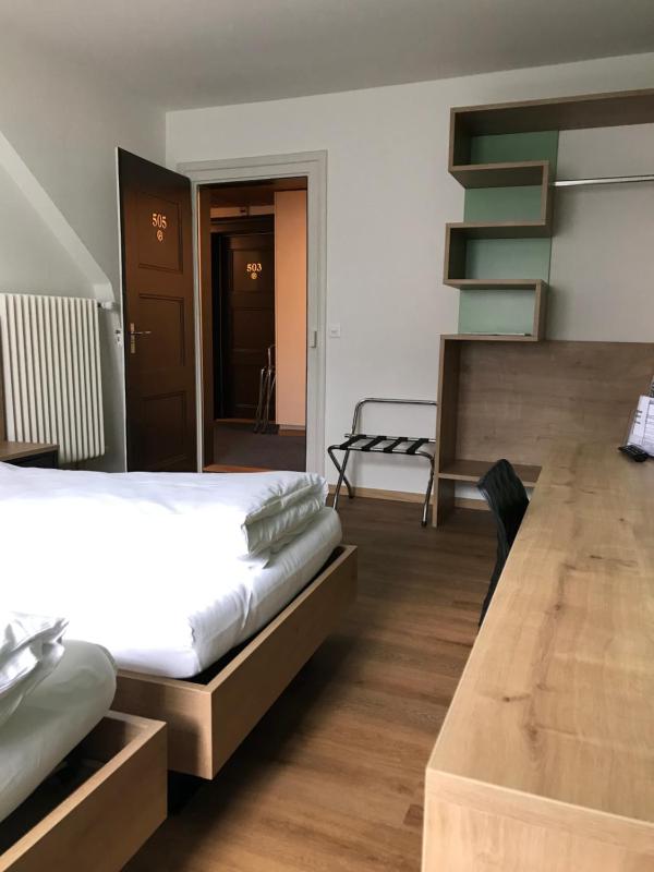 Double Room with Shared Bathroom image 2