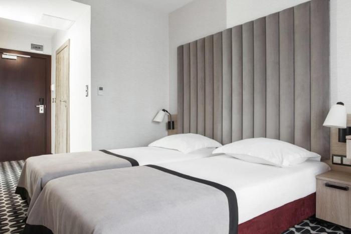 Premium Double Room image 2