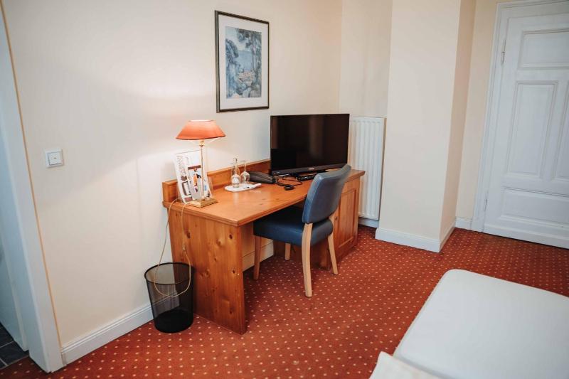 Standard Double Room image 4
