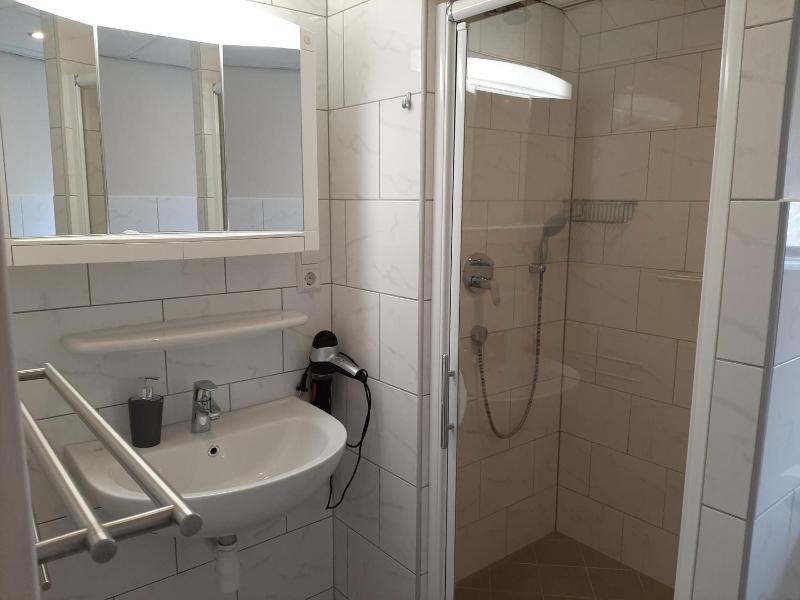 Standard Triple Room image 3