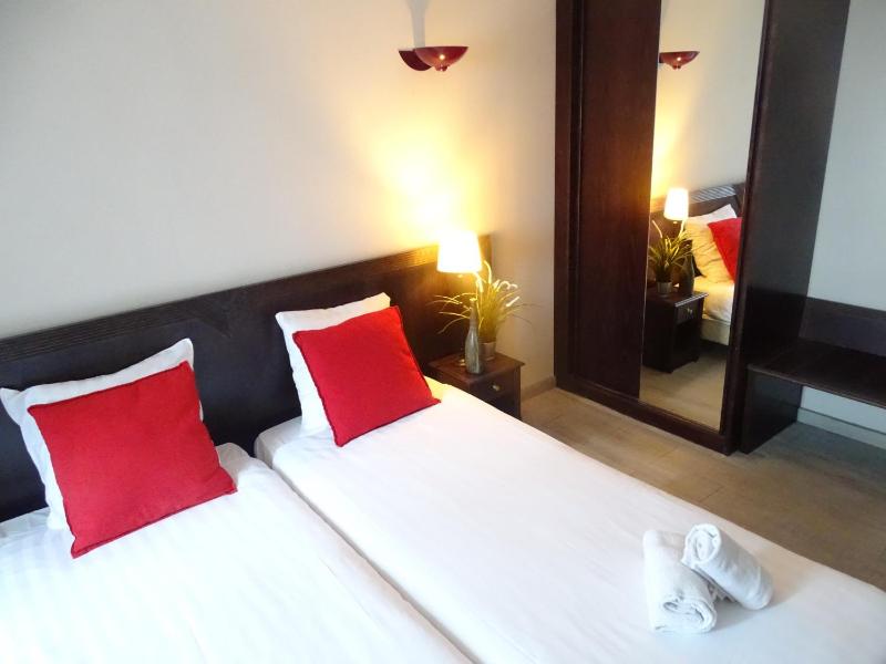 Deluxe Twin Room image 2
