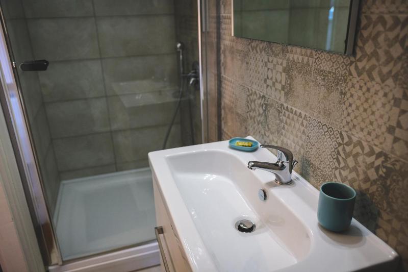 Double Room image 1