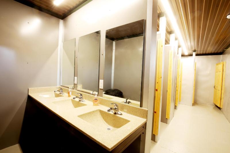 Basic Triple Room with Shared Bathroom image 2