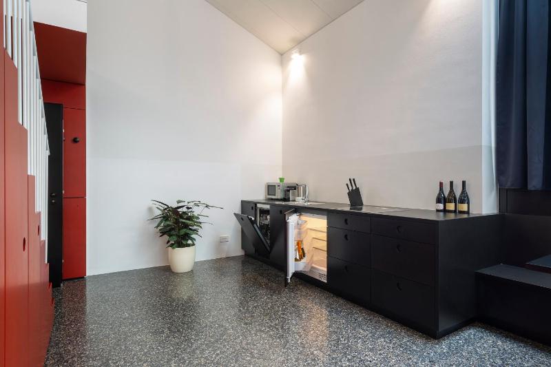 One-Bedroom Apartment image 2