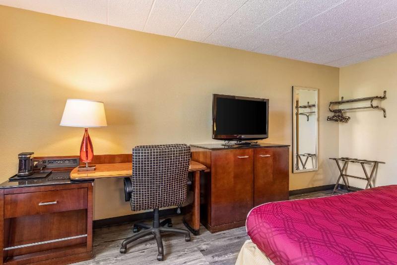 King Room - Non-Smoking image 3