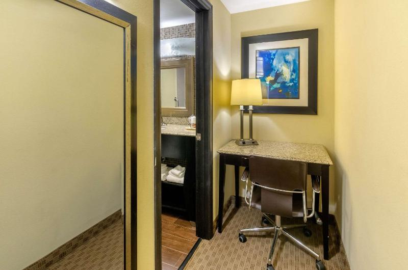 Standard Double Room - Non-Smoking image 3