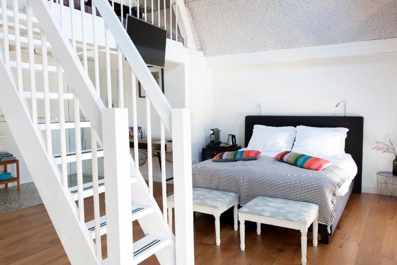 Deluxe Double Room with Bath image 1
