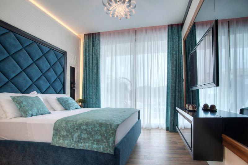 Three-Bedroom Villa image 2