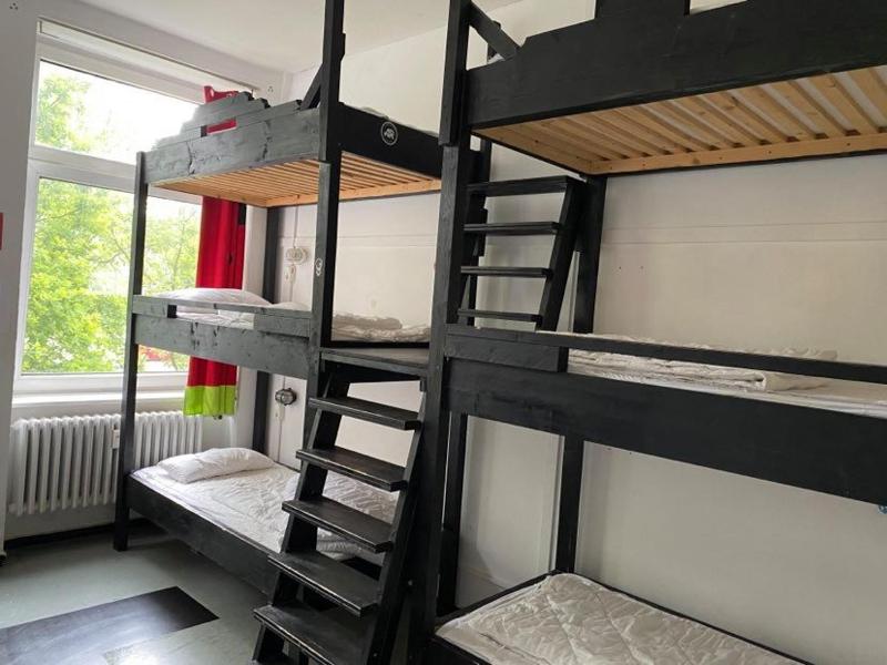 Bed in 8-Bed Dormitory Room image 1