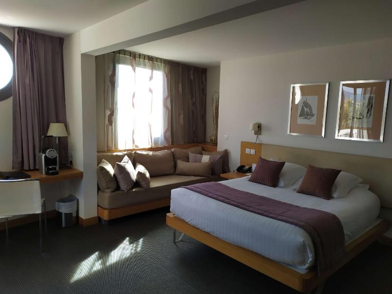 Superior Queen Room image 1