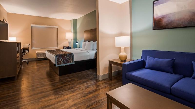 King Suite with Sofa Bed image 3