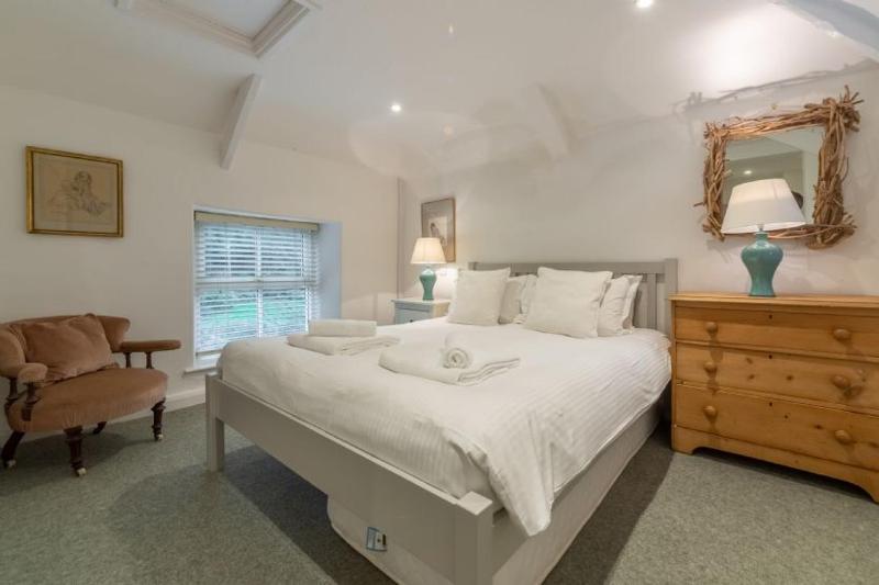 Rose in Vale Cottage - image 33