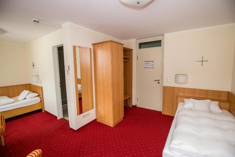 Double Room with Private Bathroom - Kardinal Wendel House image 1