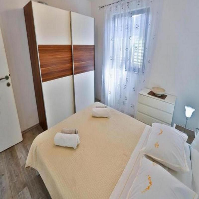 One Bedroom Apartment with Balcony image 3