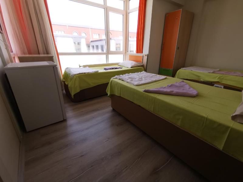 Basic Triple Room image 3