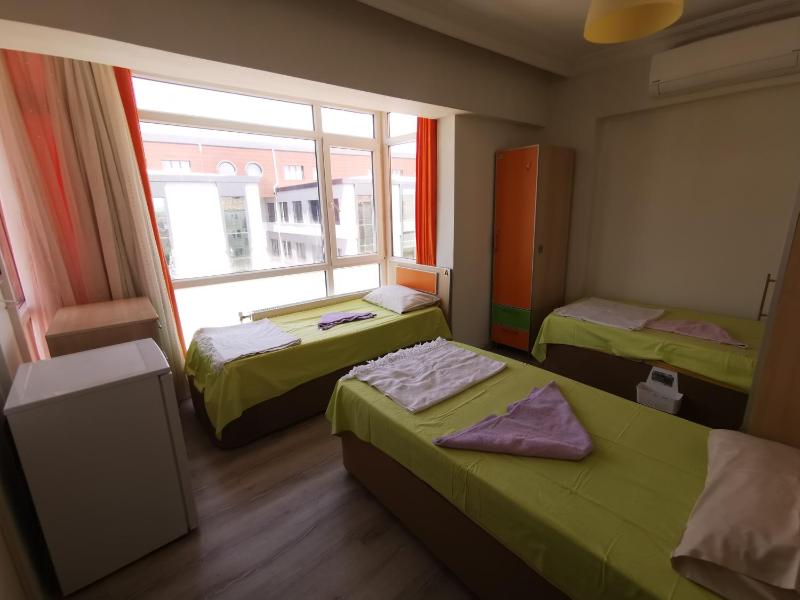 Basic Triple Room image 4