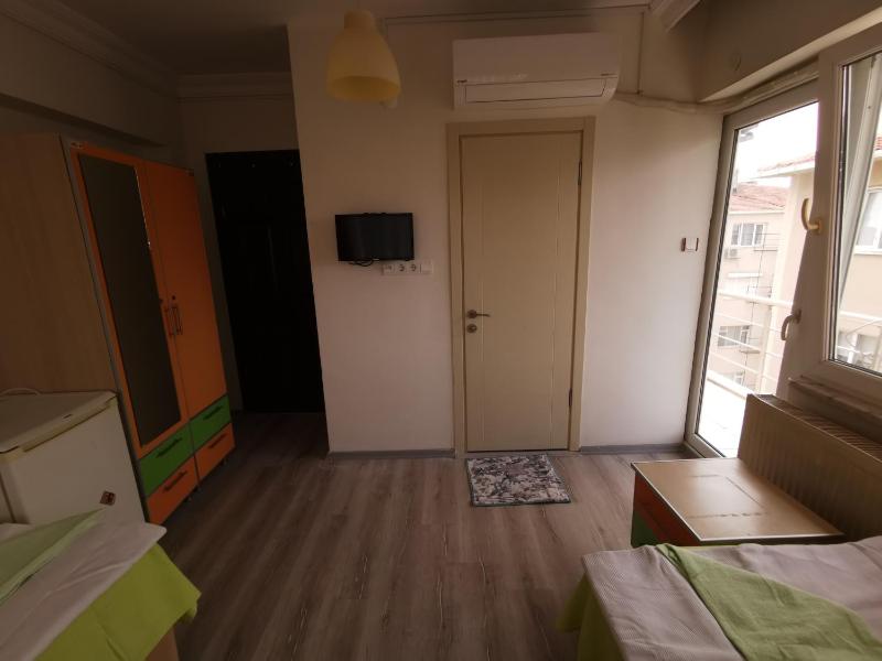 Twin Room image 4