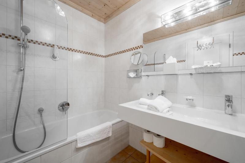 One-Bedroom Apartment image 4