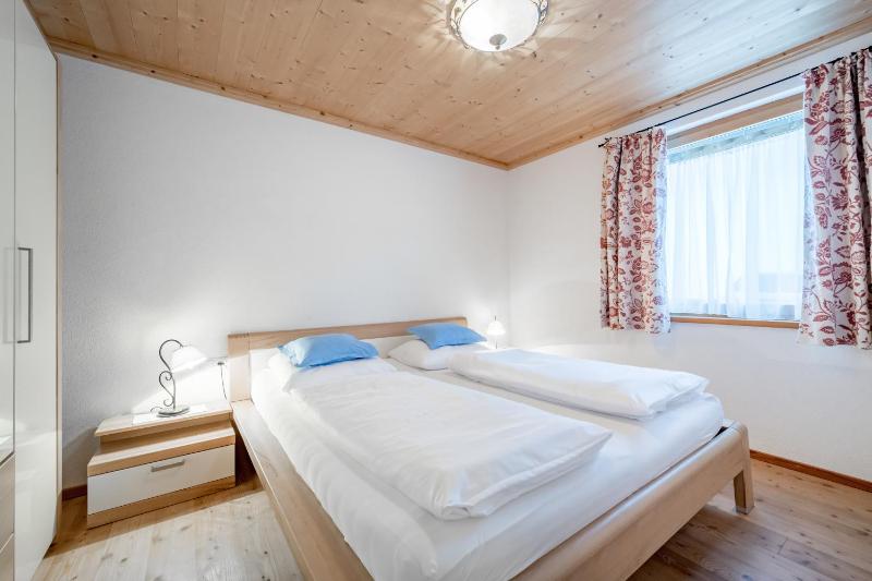One-Bedroom Apartment image 3