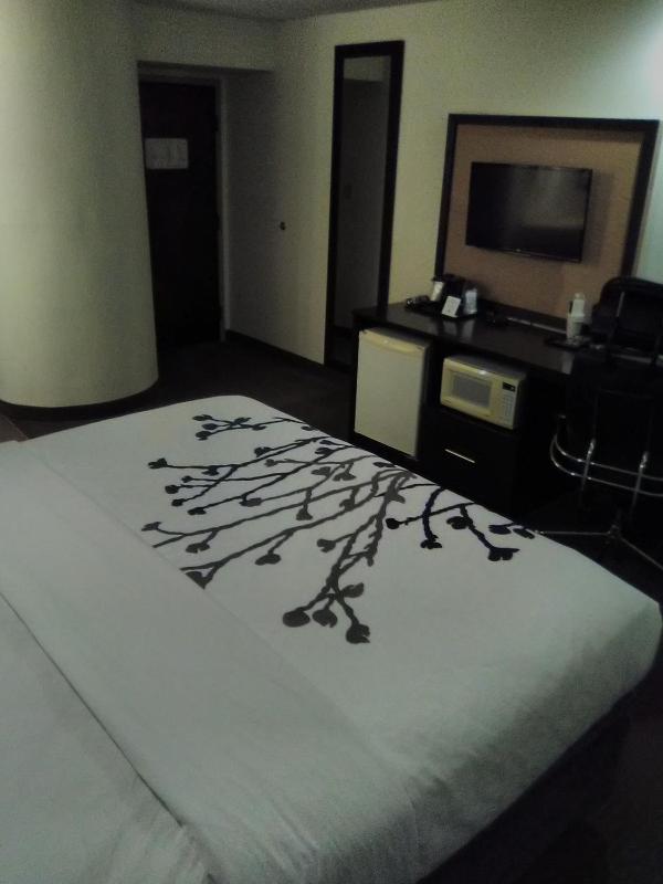 Standard One Queen Room image 1