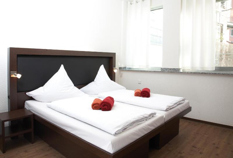 Double Room image 4